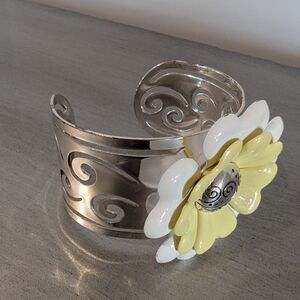 Silver Cuff Bracelet with Yellow and White Flower